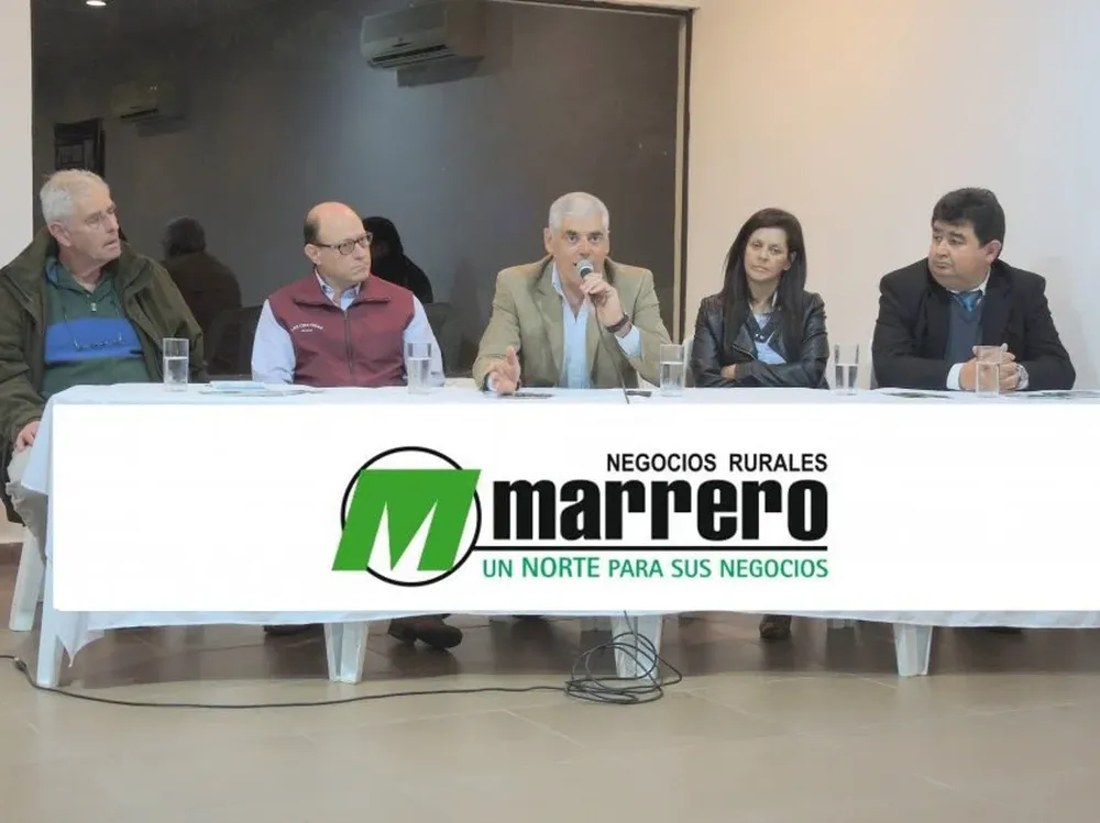 Integrantes de las cabañas, del escritorio rematador y del banco en la conferencia