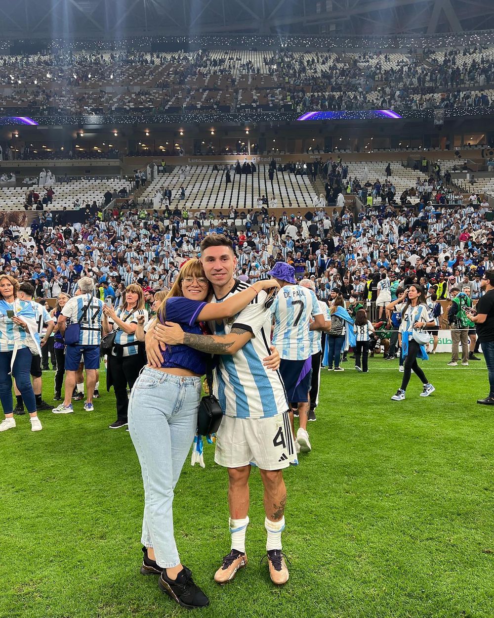 Gonzalo Montiel junto a su hermana Jacqueline