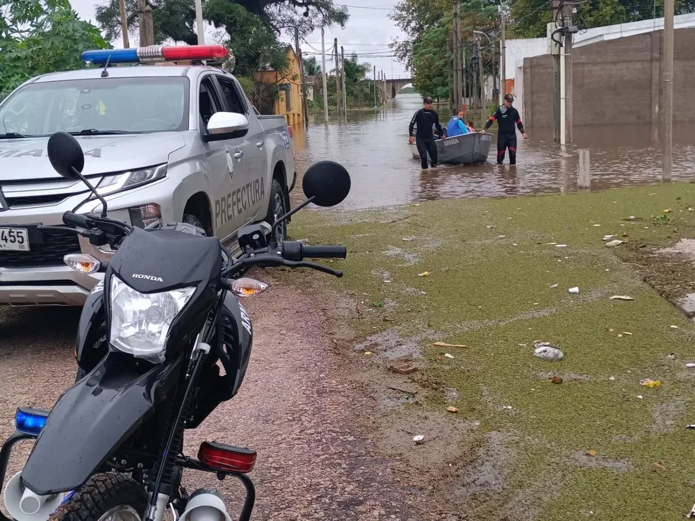 Así era llevada a tierra una de las familias afectadas