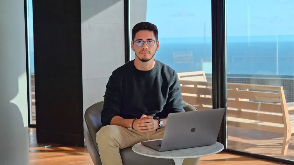 Cichero es un artista digital que creó el primer museo de América Latina en el metaverso