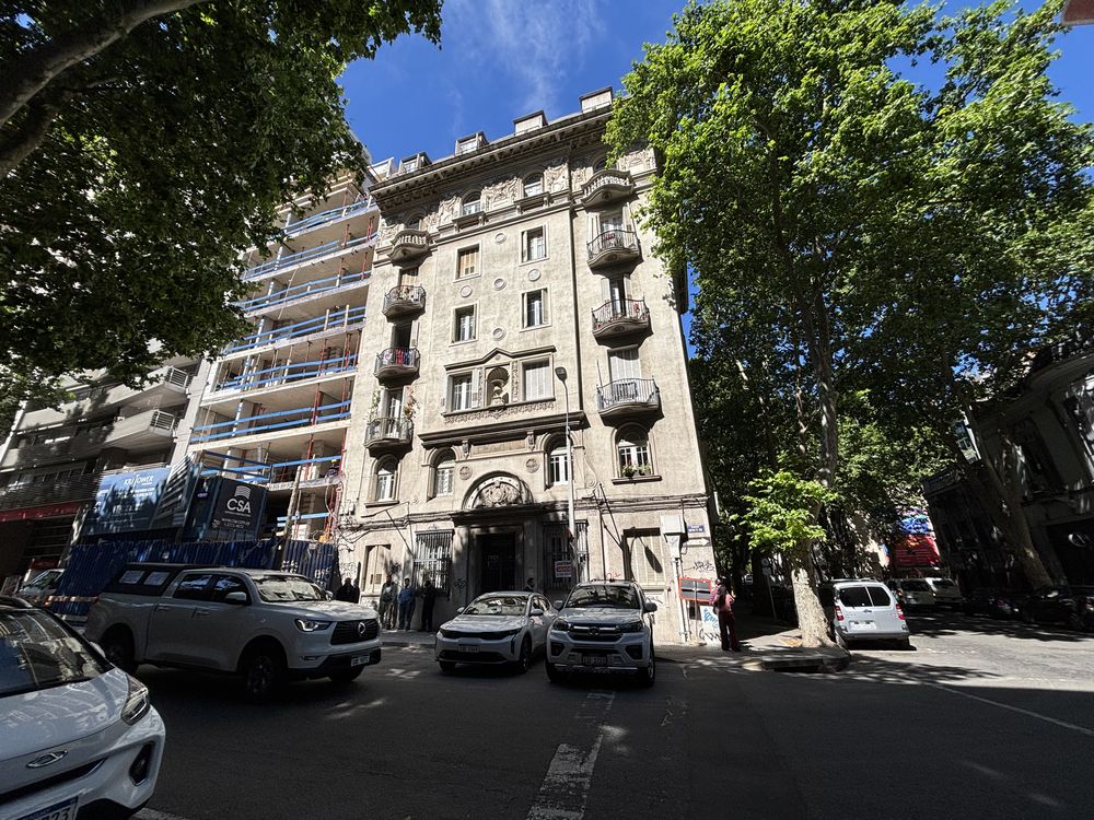 20251106 El Palacio Santa Lucía en la calle Santiago de Chile, esquina Manuel Flores Mora