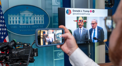 Reproducen el video compartido por Trump de demócratas con sombreros mariachi en la Sala de Prensa de la Casa Blanca.&nbsp;