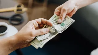 El dólar terminó enero con descenso de 3,5%