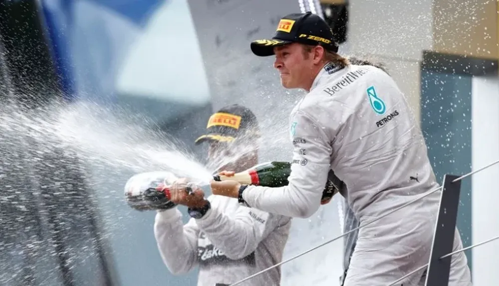 Nico Rosberg celebrando su tercera victoria de la temporada en Austria.