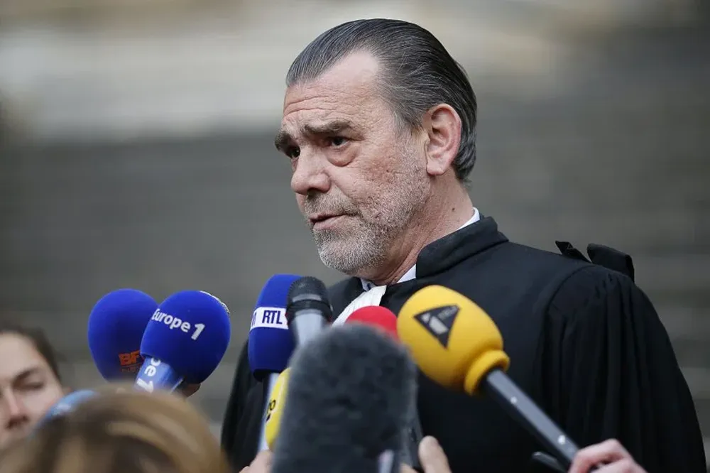 Frank Berton, abogado del terrorista, habla ante la prensa