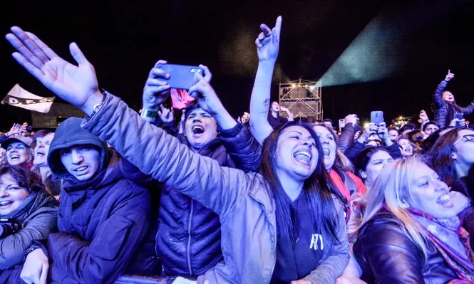 El público en la primera fila del Cosquín Rock de 2019