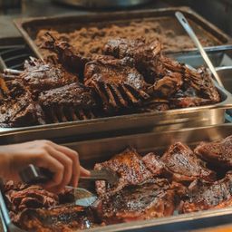 INAC realizó el lanzamiento y brindó para degustar carnes ovinas preparadas por el chef Raúl Lemos.