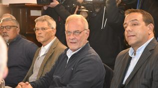 El ministro del Interior, Carlos Negro, recibió a los representantes de Nacional, Ricardo Vairo, Peñarol, Eduardo Zaidensztat e Ignacio Ruglio, y la AUF, tras el violento clásico del domingo por la final del Intermedio