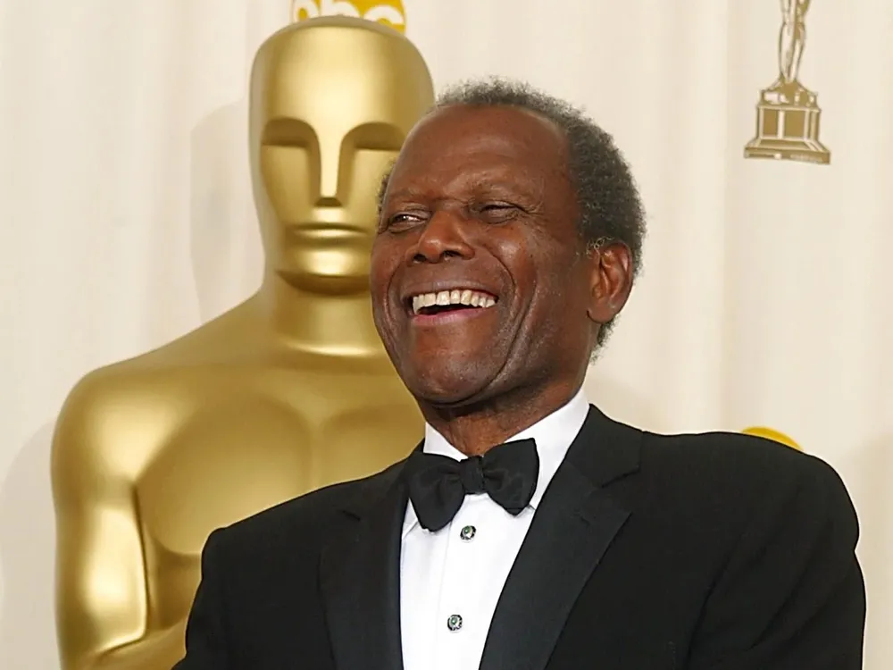 Sidney Poitier en la ceremonia de los Premios Óscar de 2002.