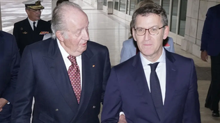El Rey Juan Carlos I y Alberto Núñez Feijóo, líder del Partido Popular.