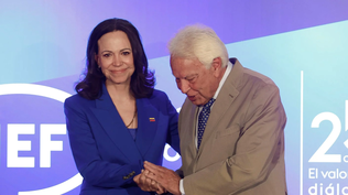 María Corina Machado junto a Felipe González.