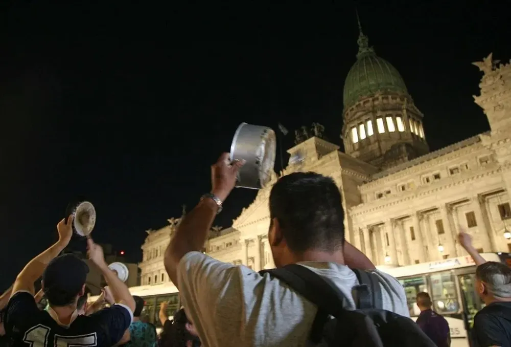 Cacerolazo en Congreso