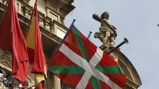 Banderas de España y del País Vasco