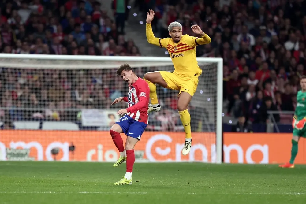 Rodrigo Riquelme y Ronald Araujo