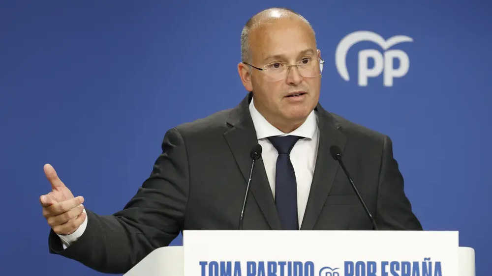 El nuevo secretario general del PP, Miguel Tellado, ofrece una rueda de prensa. EFE