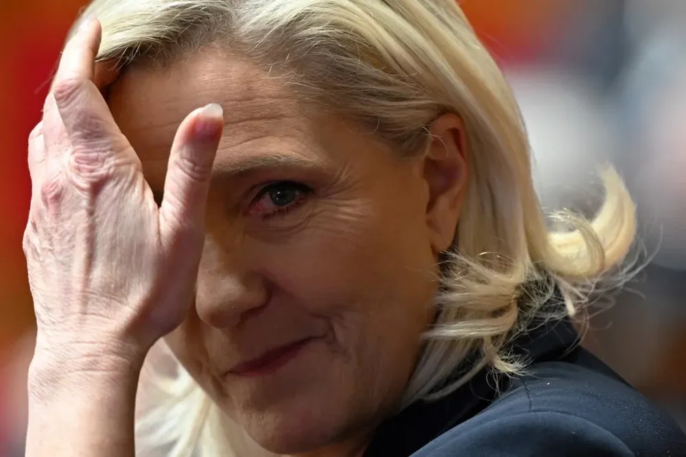 La justicia francesa evalúa la malversación de Le Pen y sus colaboradores en € 6,8 millones.