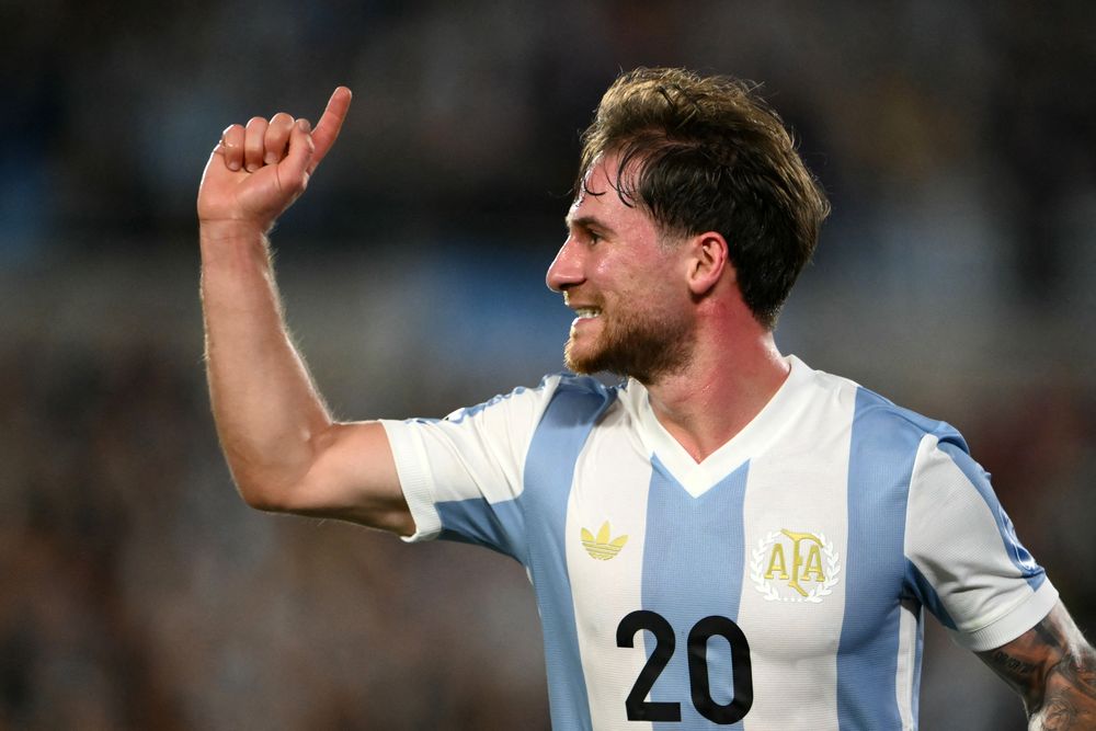 Alexis Mac Allister celebra su gol para Argentina ante Brasil por Eliminatorias