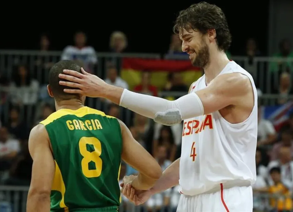 Gasol felicita a García tras el partido