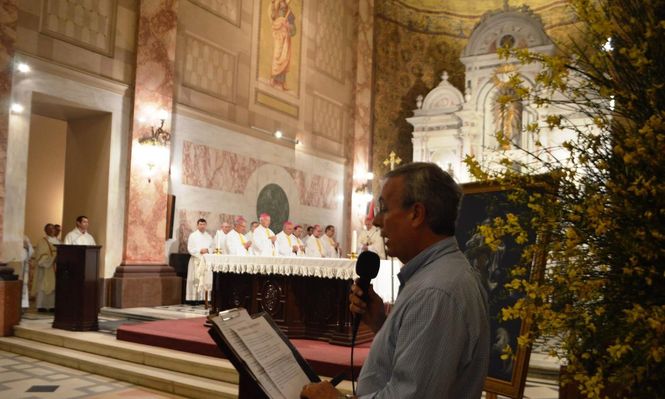 Gustavo Basso guía la ceremonia de la Solemnidad de la Virgen de los Treinta y Tres de noviembre de 2019. (Archivo)