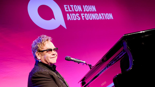 Elton John, el artista británico impulsor de las ONG para la lucha contra el SIDA.