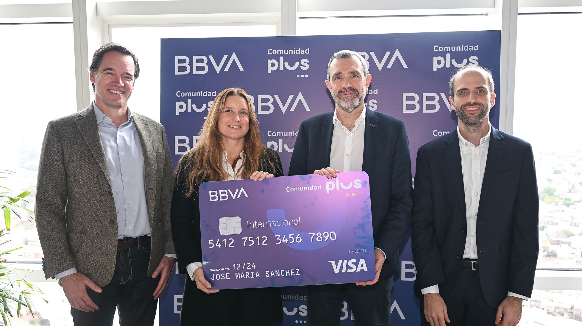 Ignacio Laura CFO GDN Uruguay, Magdalena Mutio Country Manager GDN Uruguay, Alberto Charro Presidente BBVA, Franco Cinquegrana Director Desarrollo de Negocio BBVA (1).jpg