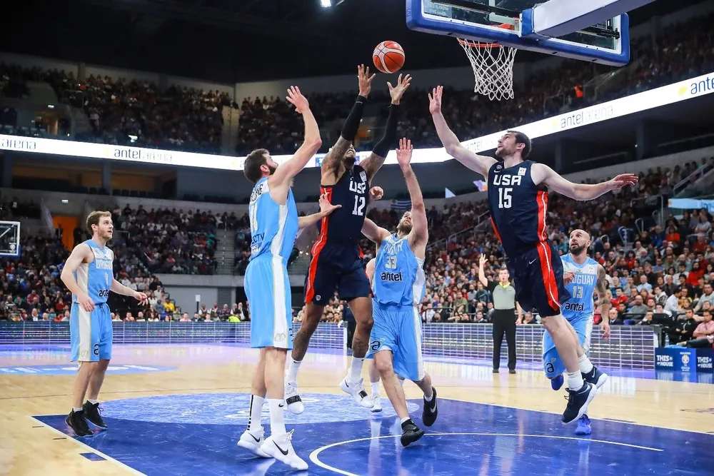 El salto de Esteban Batista y Tyler Zeller