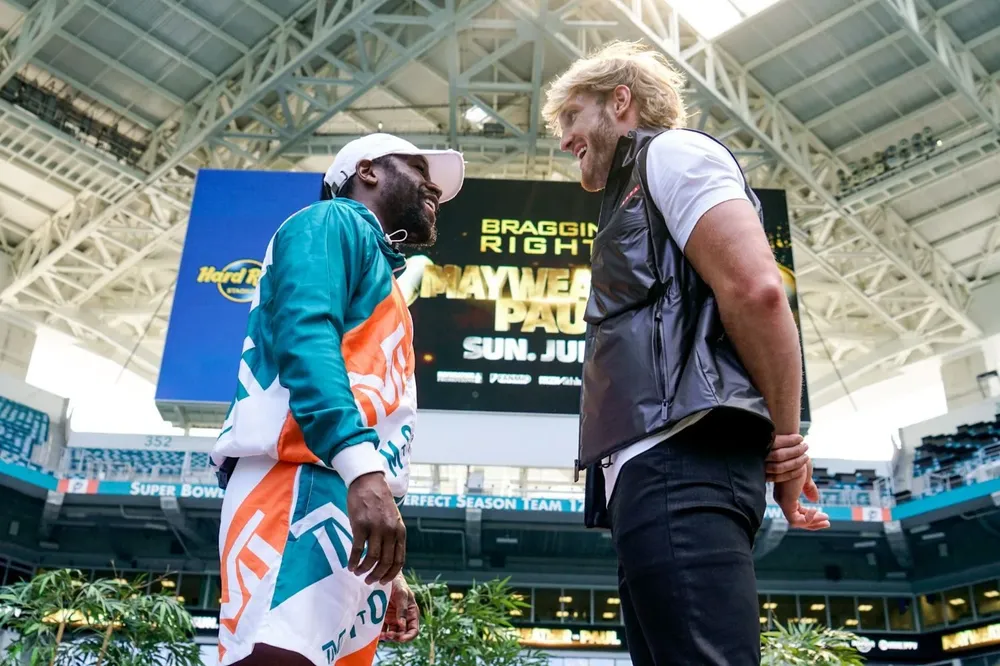 Floyd Mayweather y Logan Paul en la previa de su pelea
