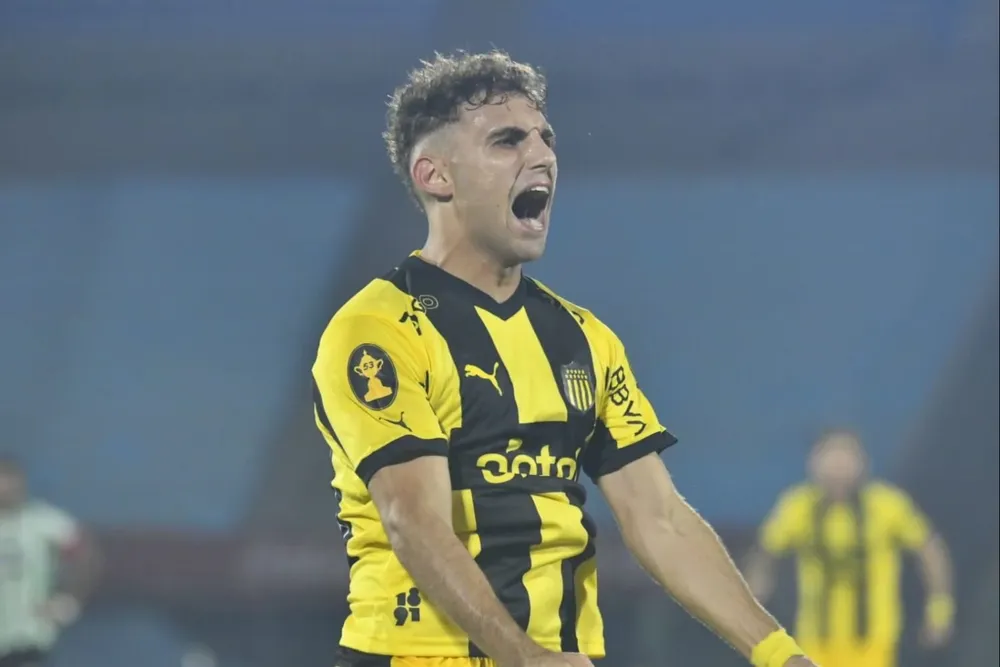 Máximo Alonso, figura en Peñarol ante Racing