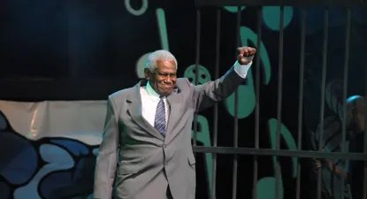 El Observador | César Pintos durante su interpretación de Mandela