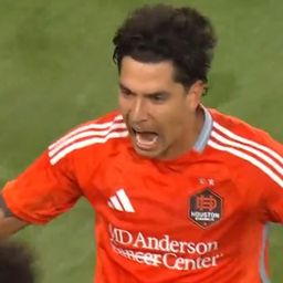 Franco Escobar festeja un gol para Houson Dynamo de la MLS Franco Escobar festeja un gol para Houson Dynamo de la MLS