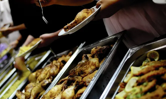 El consumo de carne aviar y huevos es seguro, resaltan las industrias del sector.