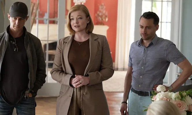 Jeremy Strong, Sarah Snook y Kieran Culkin interpretan a los hermanos Roy