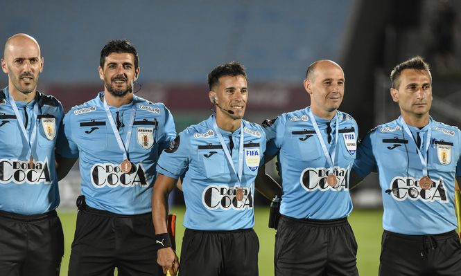 El Colegio de Árbitros respaldó la actuación de los jueces del clásico y dirigirán en el inicio del Torneo Apertura este fin de semana