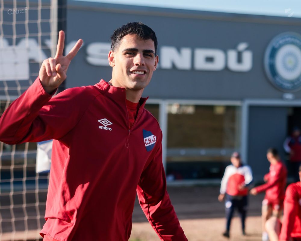 Lucas Villalba en Nacional, en la pretemporada para el Clausura 2025