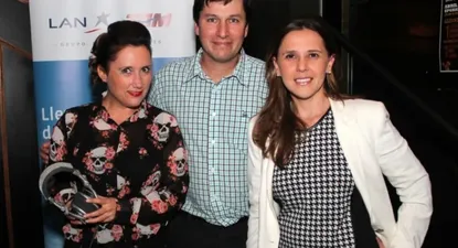 Paula Dalto, Ernesto Bonilla y Ana Laura Pallerola durante el After Office de LATAM AIRLINES