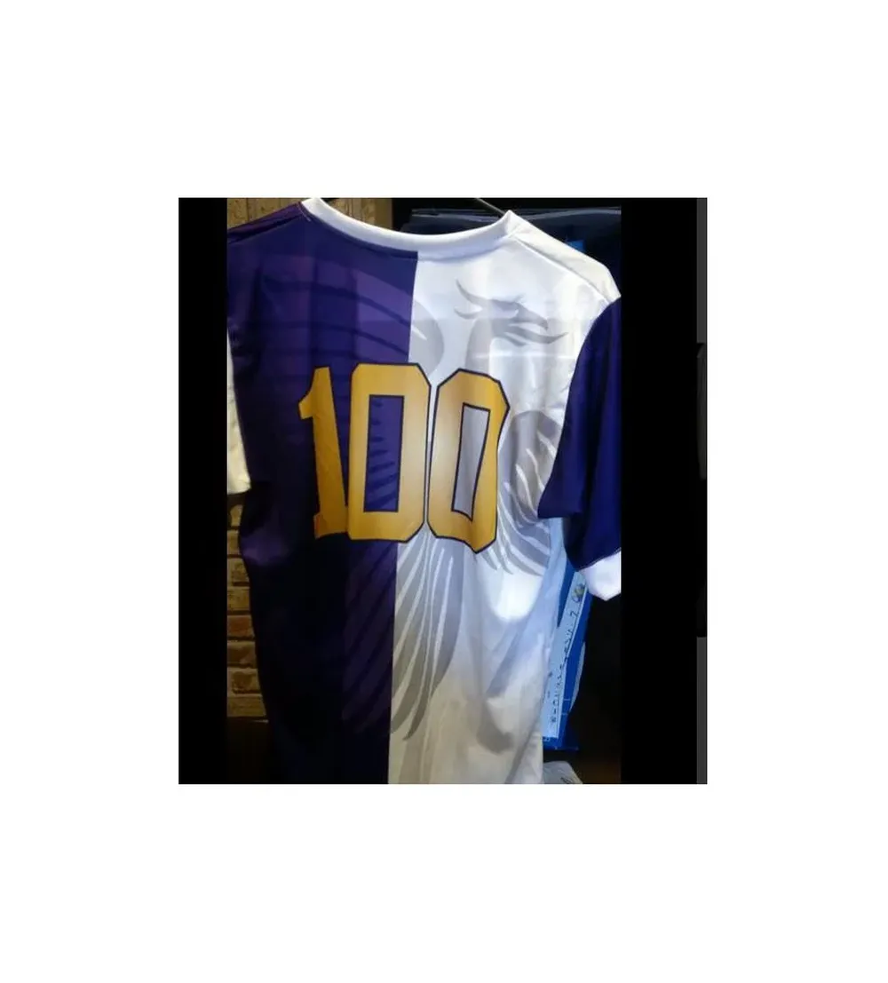 La camiseta de los 100 años