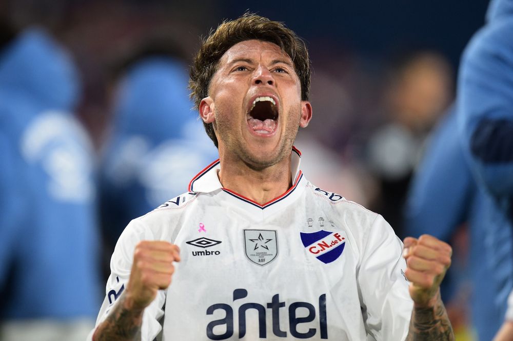 Francisco Calvo celebra su segundo gol para Nacional ante Deportivo Maldonado por el Torneo Clausura