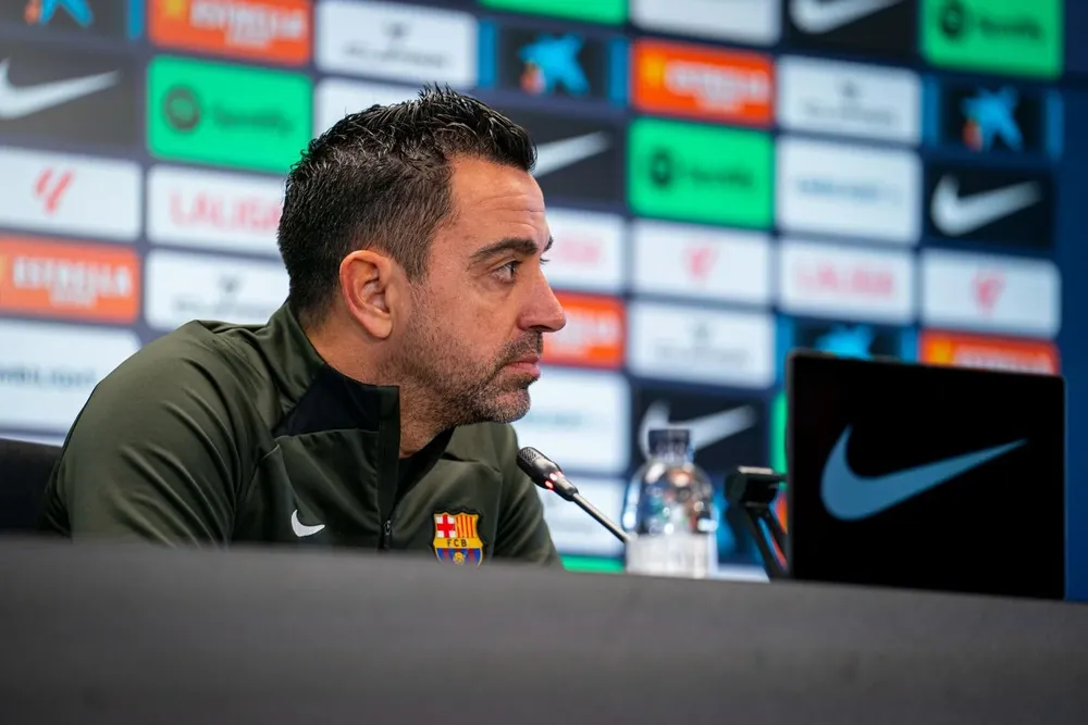 Xavi en conferencia de prensa.