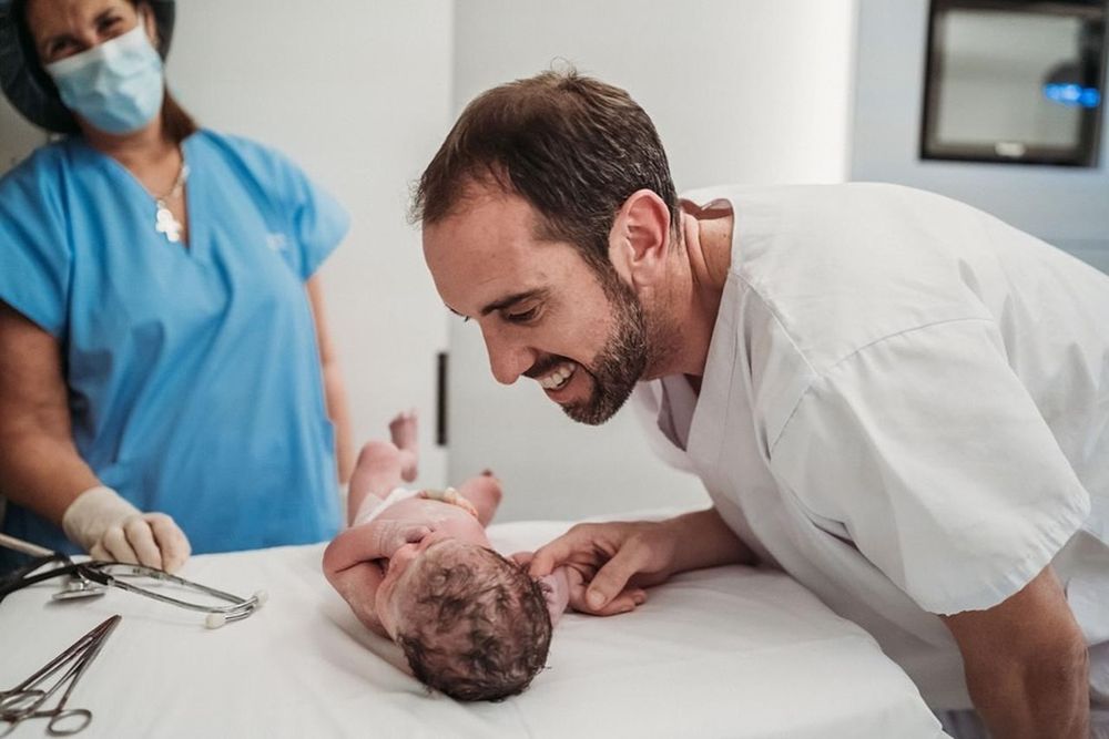 Diego Godín, el excapitán de la selección de Uruguay de fútbol, fue padre por segunda vez