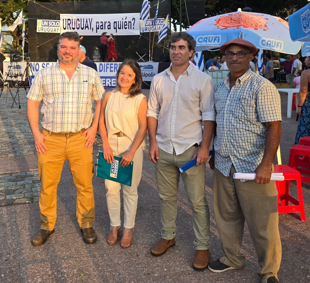 Un Solo Uruguay 2025: Economista y empresario de la pesca, Carlos Abel Olivera (orador); Dra. Fabiana Campos, de USU (lectura de proclama); Dr. Martin Aguirre (orador); Ing. Agr. Juan Pedro Ricceto, de USU (lectura de proclama).