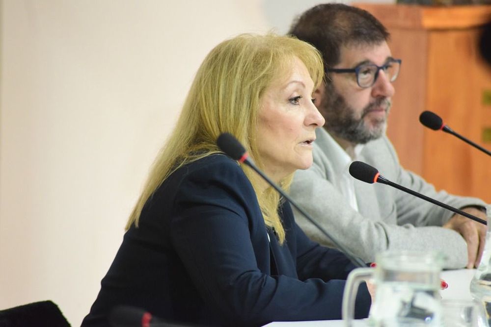 La vicepresidenta y líder de La Amplia, Carolina Cosse, junto al presidente del Frente Amplio, Fernando Pereira, en el plenario del sector en La Huella de Seregni