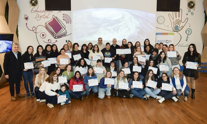 Formación en Ciberseguridad: éxito con 50 mujeres graduadas en Uruguay