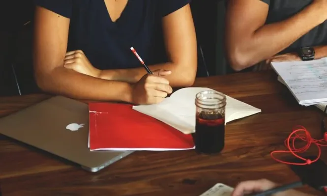 Las ocho profesiones más sobrevaloradas e infravaloradas