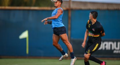 Matías Arezo en un amistoso de Gremio