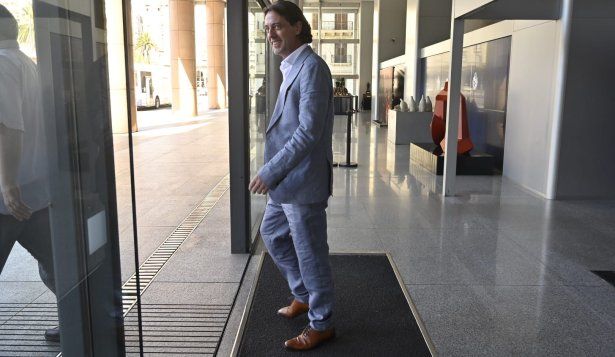 Derechos de TV: ya firmaron Antel-Team Click, Torneos-Directv y Mediapro; aún negocia Tenfield en la sede de la AUF y Grupo Clarín no suscribó el contrato