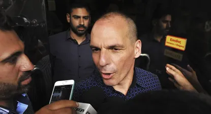 Ministro de Finanzas griego renunció para facilitar negociaciones
