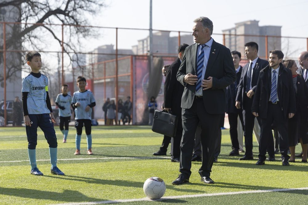 Yamandú Orsi en el complejo