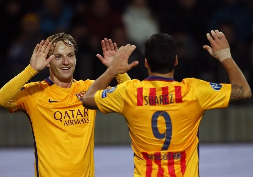 Ivan Rakitic festeja junto a Luis Suárez Ivan Rakitic festeja junto a Luis Suárez