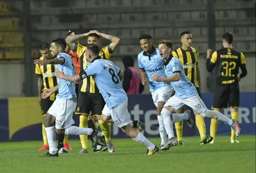 Wanderers ya le ganó a Peñarol en el Estadio Campeón del Siglo y este sábado juega una final contra los aurinegros para tratar de ser Uruguay 3 en la Copa Libertadores