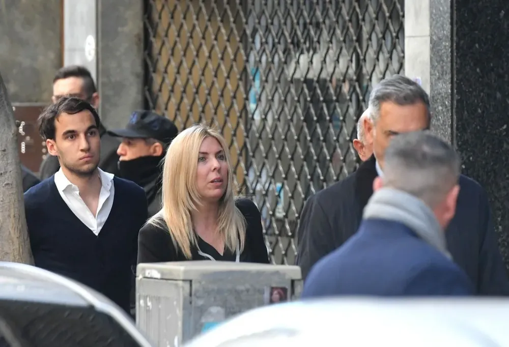 La jueza María Eugenia Capuchetti ingresó al edificio donde vive la vicepresidenta Cristina Fernández